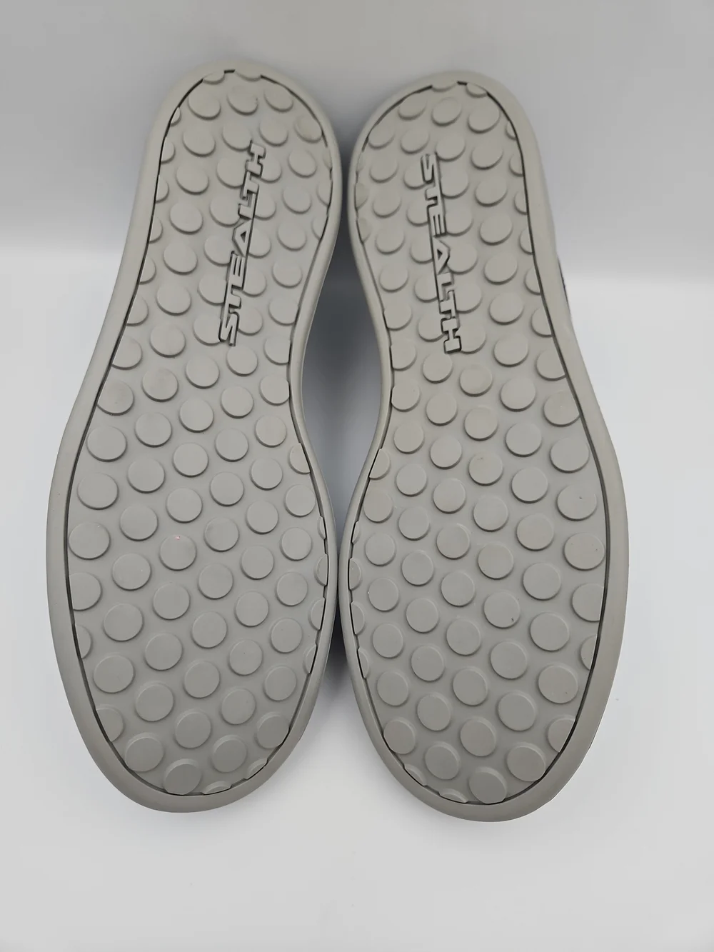 adidas Men's Dark Gray Low-Profile Athletic Sneakers